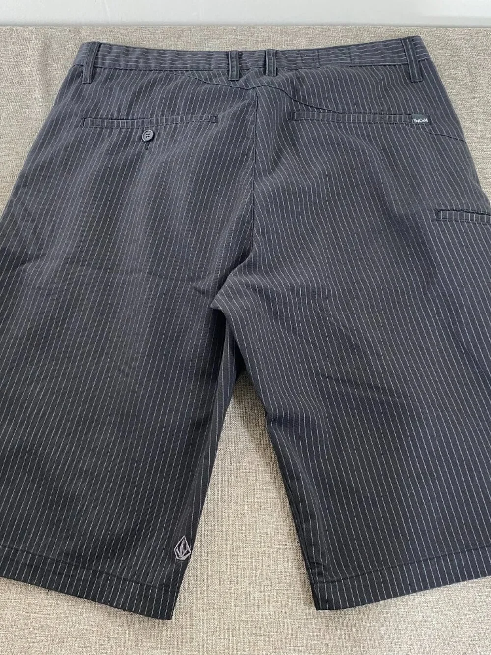 Volcom Dress Shorts Men's 34 Mid Rise Black Stripes Office Casual - Picture 6 of 13